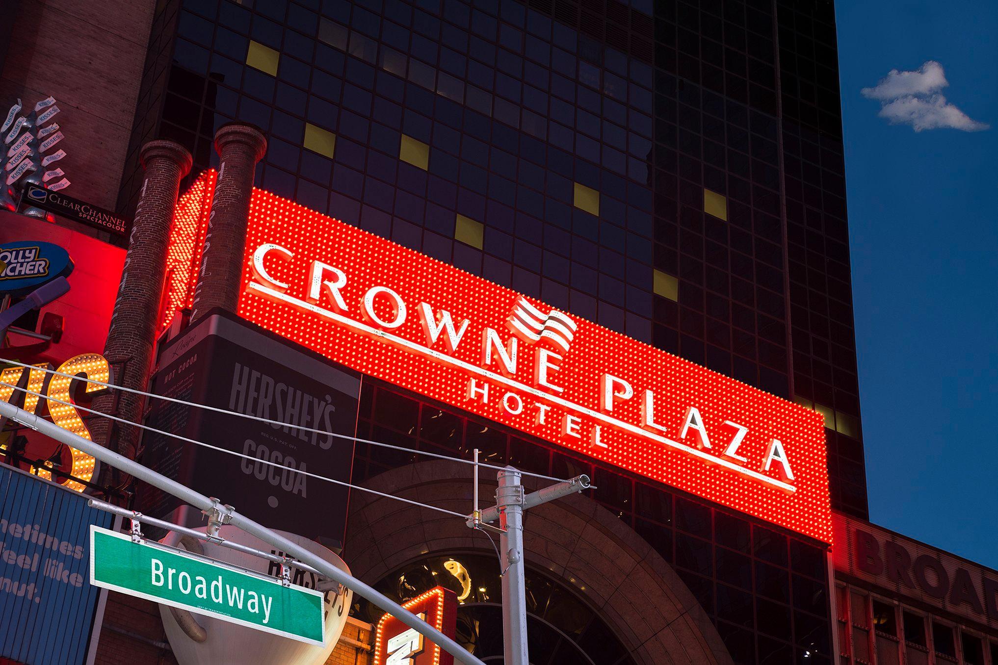 ホテル クラウン プラザ タイムズ スクエア ニューヨーク エクステリア 写真